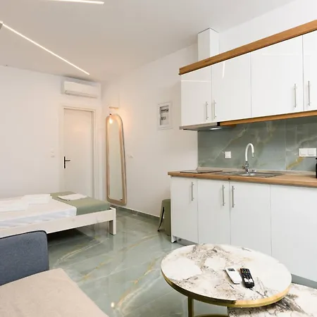 Village 1912 Apartament *